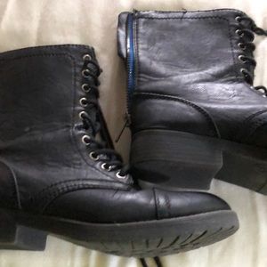 Women’s back zip/front tie Boots Black Size 9